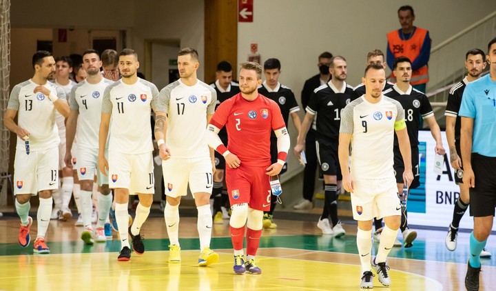 Futstalové mužstvo v kvalifikácii v prijateľne zloženej skupine